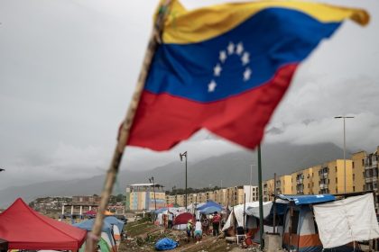 Comienzan a enterrar los cadáveres no reclamados de víctimas de los terremotos en La Guaira