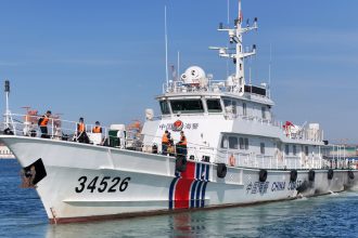 China expulsa un barco extranjero de una zona en disputa