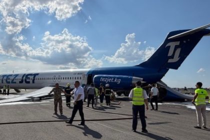 Aterrizaje forzoso y evacuación de emergencia tras falla de un avión durante el despegue (VIDEO)