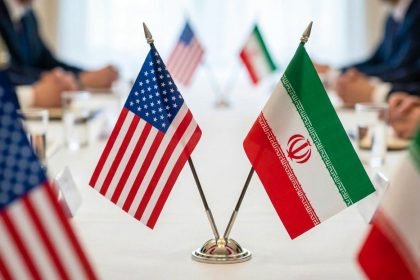 Senador califica de "desastre total" el acuerdo de Trump con Irán