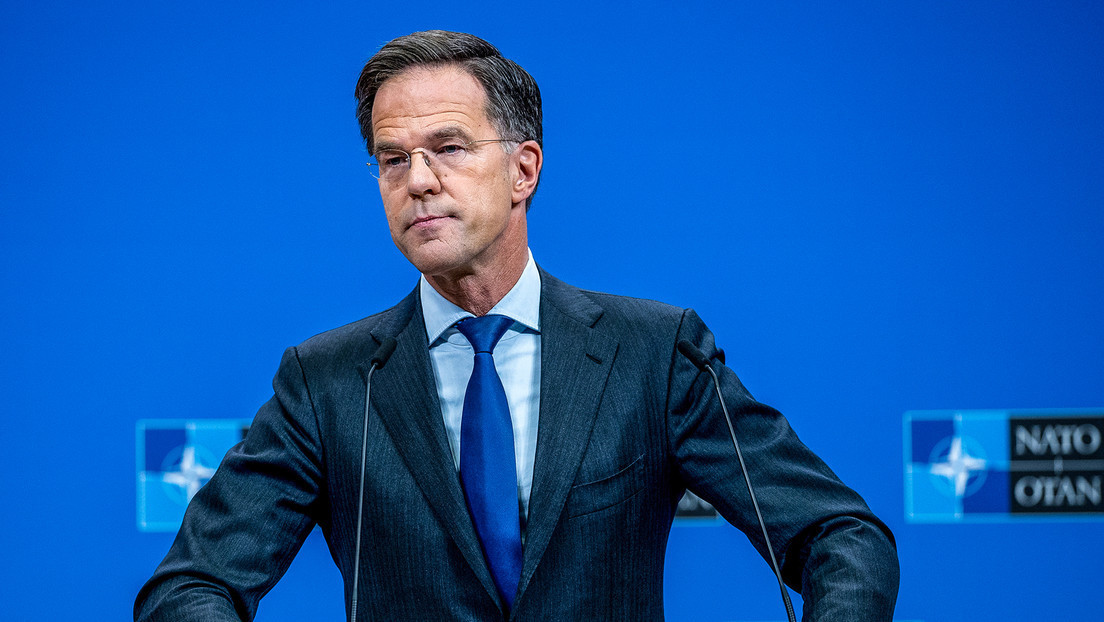 Un periodista da una ducha fría a Rutte por sus constantes elogios a Trump: "¿Afecta esto a su propia dignidad?"