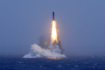 La tajante respuesta de China a las críticas de EE.UU. por su prueba de misil desde un submarino nuclear