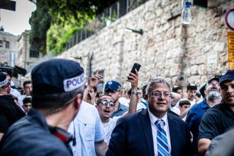 La insensible contestación de un ministro israelí a un joven que le acusó de haberle destruido su hogar