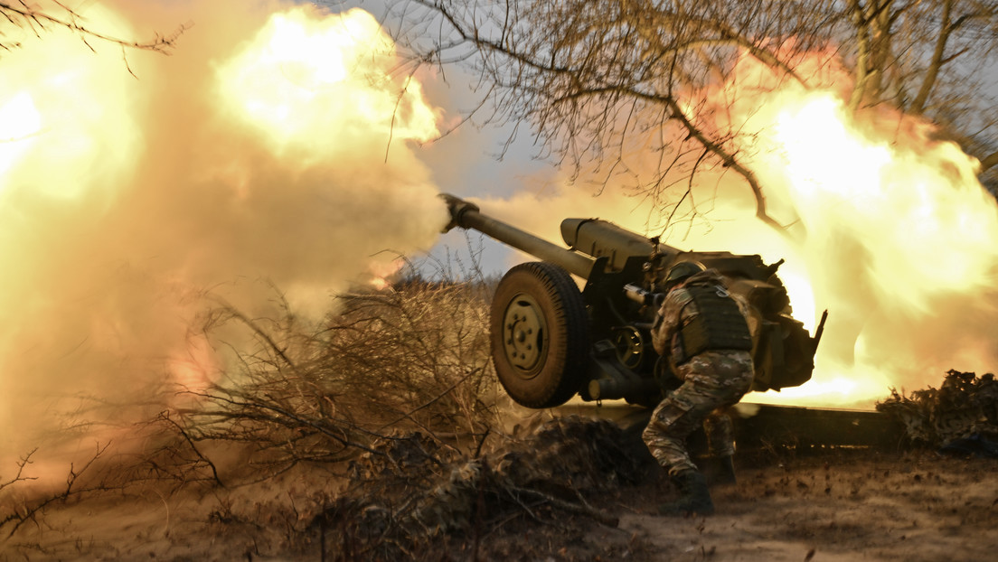 Con armas de alta precisión: Rusia lanza ataques grupales contra objetivos militares en Ucrania