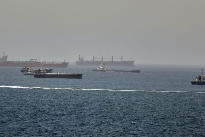 Alto cargo iraní: Ormuz es "más importante que decenas de bombas atómicas"