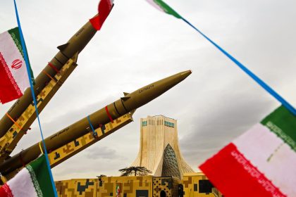 Irán confirma su ataque de represalia contra una base aérea de EE.UU.