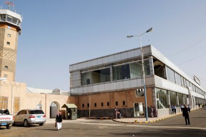 "Estrictamente inaceptable": Irán condena el ataque al Aeropuerto Internacional de Saná