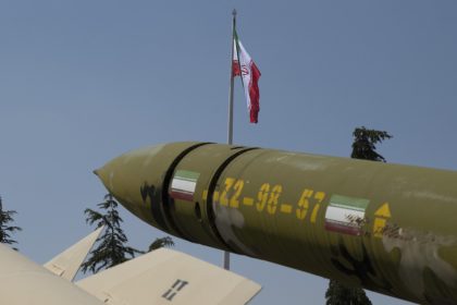El CGRI advierte de penurias para los que intenten desafiar las reglas en Ormuz
