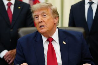"Que se preparen": Trump promete destruir una instalación nuclear iraní clave