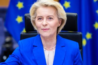 Von der Leyen promete a Kiev fábricas de drones "seguras" en la UE