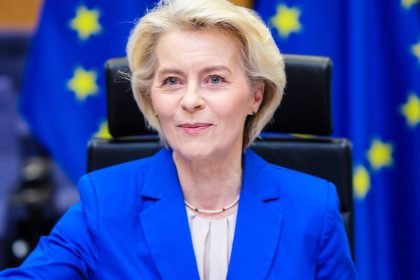 Von der Leyen promete a Kiev fábricas de drones "seguras" en la UE