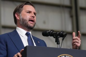 J.D. Vance: Epstein "tenía contactos con altos cargos de la inteligencia" en EE.UU. e Israel