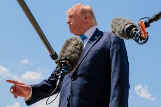 WSJ: Trump se inclina por ampliar la ofensiva contra Irán y apunta a bombardear punto clave