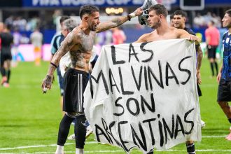 Pancarta de las Malvinas pone en riesgo a Argentina de cara a la final del Mundial