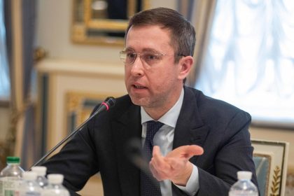 Vínculos, corrupción y prioridades: ¿qué se sabe del nuevo primer ministro de Ucrania?