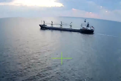 VIDEO: Ataque de dron prende fuego a una carga militar que iba a Ucrania por mar