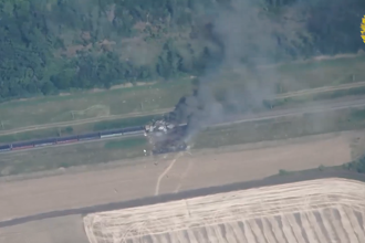 VIDEO: Drones rusos fulminan dos locomotoras al servicio de las FF.AA. de Ucrania