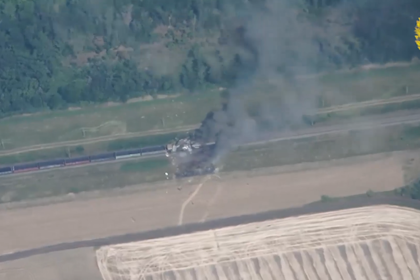 VIDEO: Drones rusos fulminan dos locomotoras al servicio de las FF.AA. de Ucrania