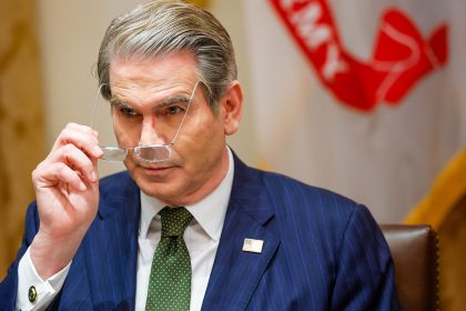 El secretario del Tesoro de EE.UU. afirma que sobrevivió a un intento de asesinato