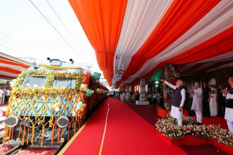 Modi inaugura el primer tren de hidrógeno para pasajeros en la India (VIDEO)