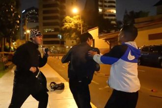 Famoso 'streamer' se pelea en plena transmisión en una capital latinoamericana (VIDEOS)