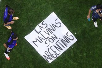 La Casa Blanca se pronuncia sobre la polémica por la pancarta de las Malvinas