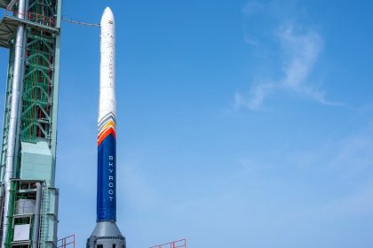 Histórico: lanzan el primer cohete orbital privado de la India (VIDEO)