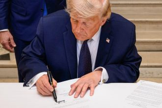 Jameneí: Violación del acuerdo por parte de Trump demostró una vez más la inutilidad de su firma