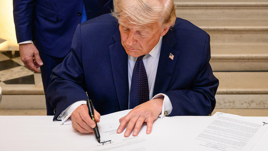 Jameneí: Violación del acuerdo por parte de Trump demostró una vez más la inutilidad de su firma