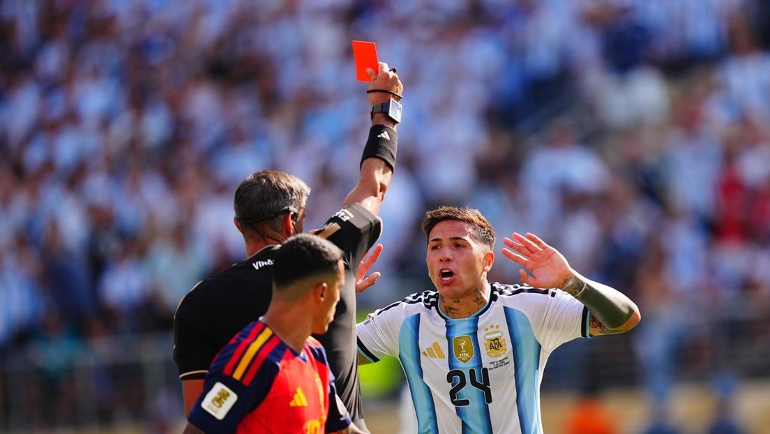 La estadística que Argentina no quiere liderar: tres expulsados en finales mundialistas