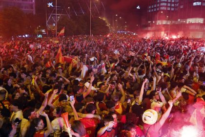 Se enciende la fiesta en España tras ganar el Mundial: fanáticos inundan las calles (VIDEOS)
