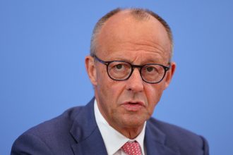 Merz defiende su giro en las promesas electorales por los cambios en el mundo, incluida la falta de gas ruso