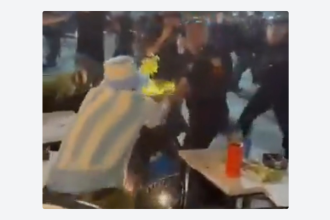 Disturbios en Brasil entre hinchas argentinos y policías tras la derrota en la final del Mundial (VIDEOS)