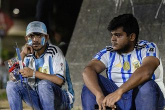 VIDEOS: Fanáticos de Argentina en un país lejano lloran y se desmayan tras la derrota en la final