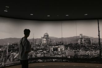 El único país atacado con bombas atómicas sopesa abandonar su compromiso antinuclear