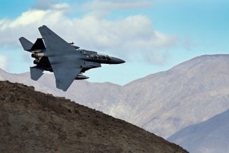 Irán dice haber destruido un F-15 y un sistema de radar de EE.UU.