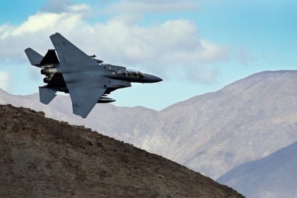 Irán dice haber destruido un F-15 y un sistema de radar de EE.UU.