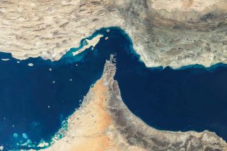 Irán advierte a EE.UU. de una "derrota irreparable" si continúa con la injerencia en Ormuz