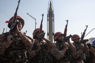 Irán defiende su derecho "legal, religioso y lógico" de atacar al agresor ante escalada con EE.UU.