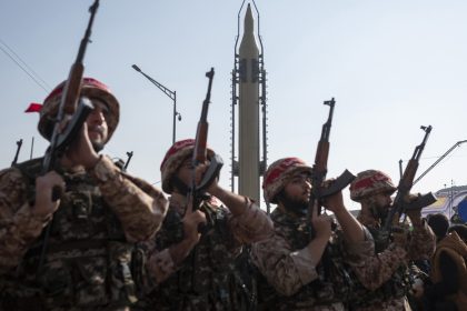 Irán defiende su derecho "legal, religioso y lógico" de atacar al agresor ante escalada con EE.UU.