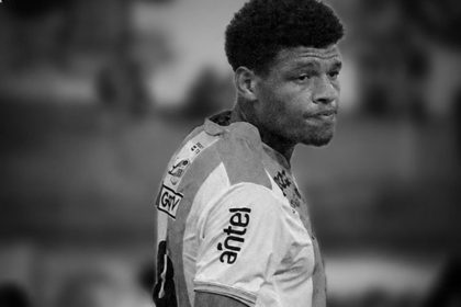 Muere un futbolista uruguayo días después de protagonizar un escándalo con un club argentino