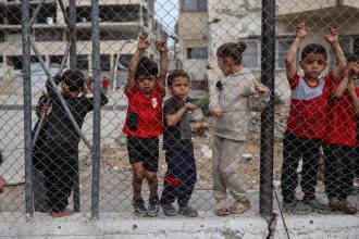 La insólita explicación de un embajador de EE.UU. de por qué Israel no cometería un genocidio en Gaza