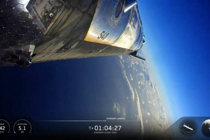 VIDEO: La nave de SpaceX surca el cielo y ameriza con precisión en el Índico