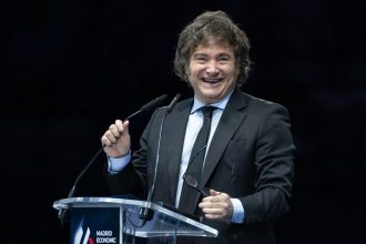"Somos buenos en casi todo": Milei justifica derrota mundialista y alega celos contra Argentina