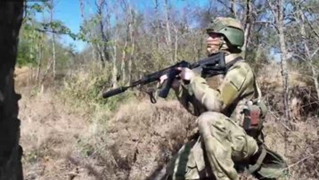 VIDEO: Militares rusos hacen llover proyectiles sobre minas enemigas y avanzan en el frente
