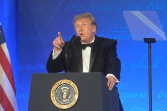 Trump afirma que Irán "está hablando" con EE.UU.
