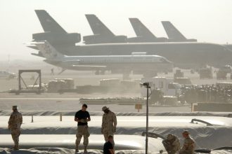 Reportes: EE.UU. evacúa importantes recursos militares de dos bases en Oriente Medio