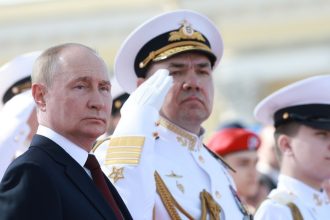 "Un papel fundamental en defensa y seguridad": Putin felicita por el Día de la Armada de Rusia (VIDEO)