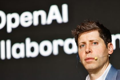 El jefe de OpenAI asegura que ya estamos entrando en la fase en la que la IA superará al ser humano