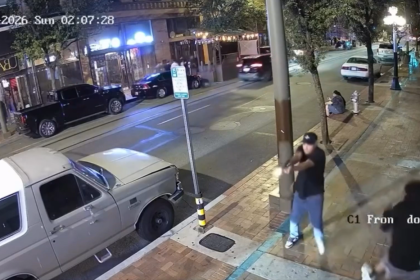 VIDEO: Un tirador hiere a nueve personas y es baleado en segundos por la Policía